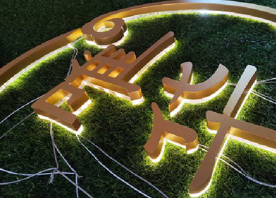  桐庐门头上的发光字你选对了吗？